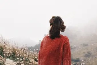 woman walk outside with white flowers